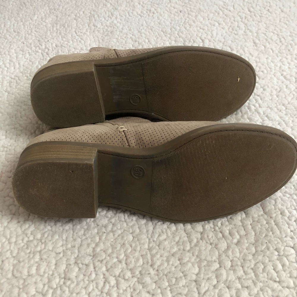 Universal Threads Tan Booties - Picture 6 of 6